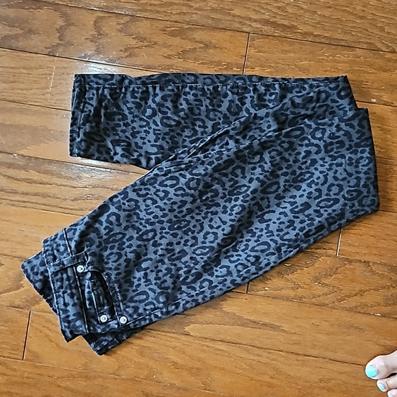 GAP Black and Grey Leopard Print Jeggings - Picture 3 of 5